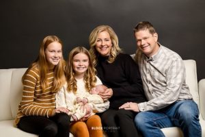 family, mom, dad, daughters, son, newborn, sisters, siblings, portrait, photography, portrait, pose